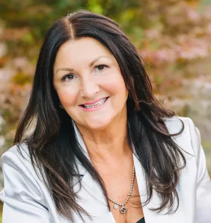Photo of Lisa Redmore